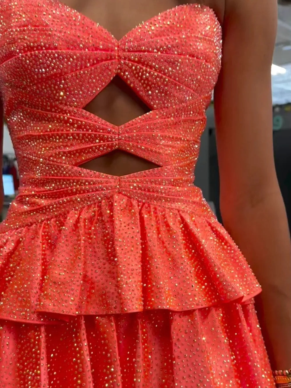 A-Line/Princess Strapless Sleeveless Short/Mini Homecoming Dresses with Rhinestones & Ruffles