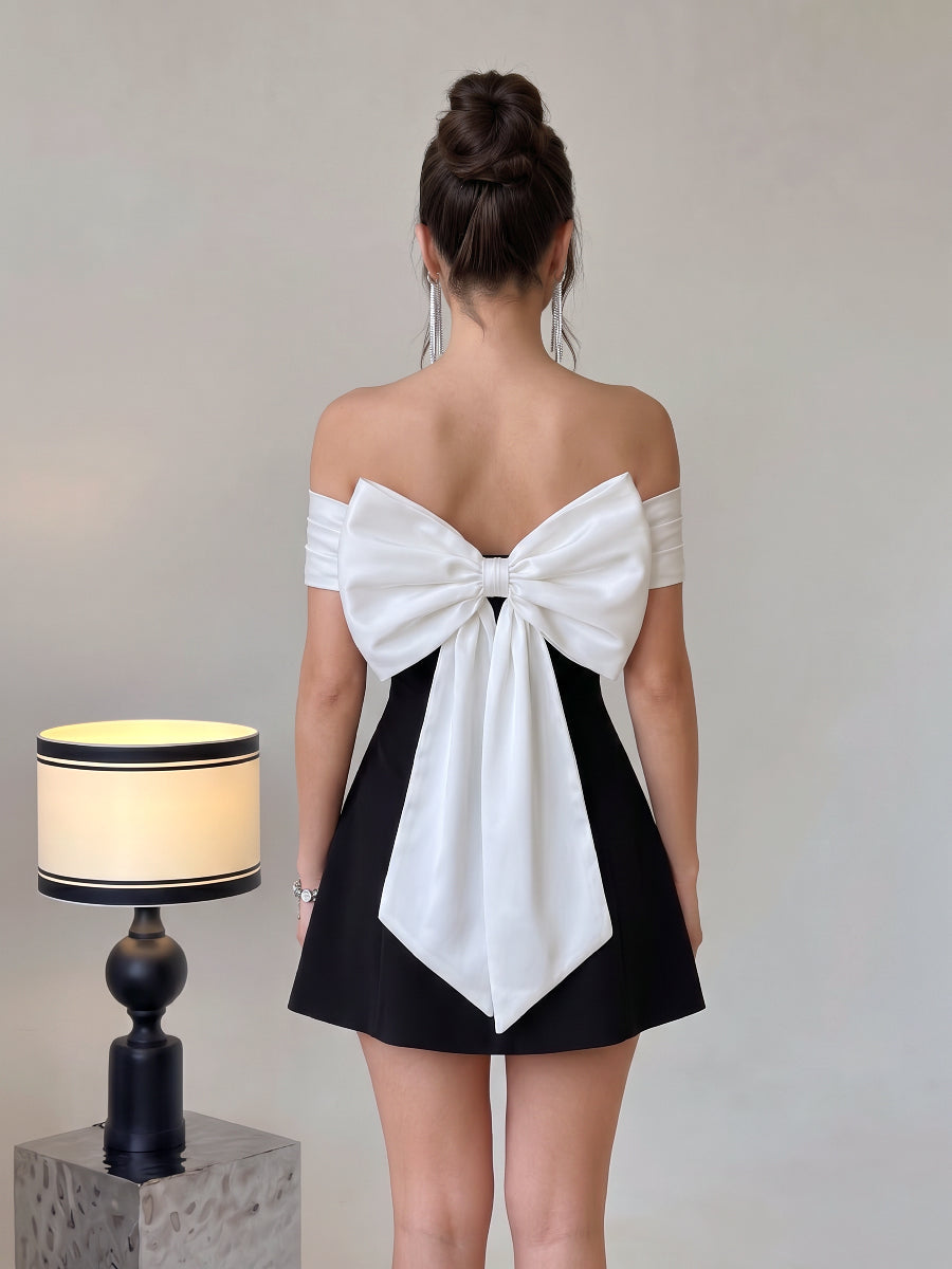 A-Line/Princess Homecoming Dresses Satin Off-the-Shoulder Sleeveless Short/Mini Dresses With Bow/Back Zipper